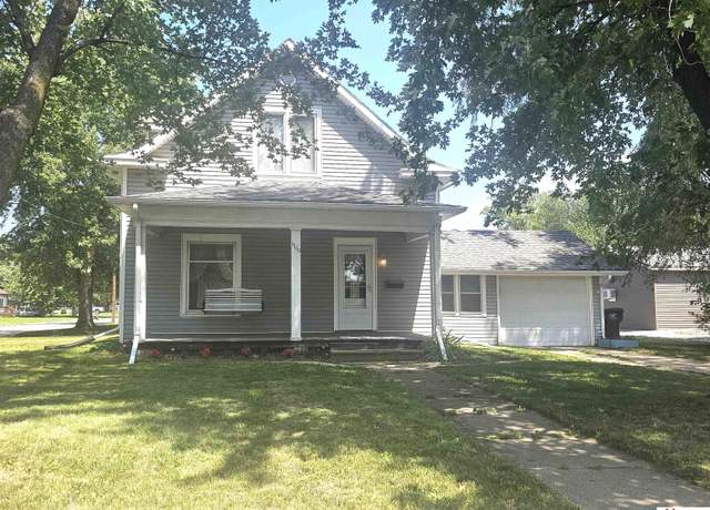 Property at 1700 Elk St, Beatrice, NE 68310, 3 beds, 1.5 baths