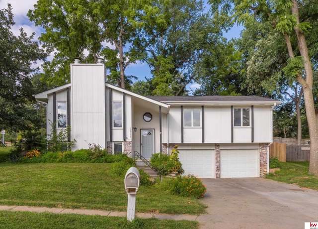 Property at 12750 Forestdale Dr, Bellevue, NE 68123, 3 beds, 2.5 baths