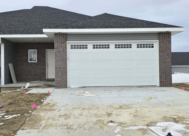 Property at 5829 S 94th St, Lincoln, NE 68526, 3 beds, 2.5 baths