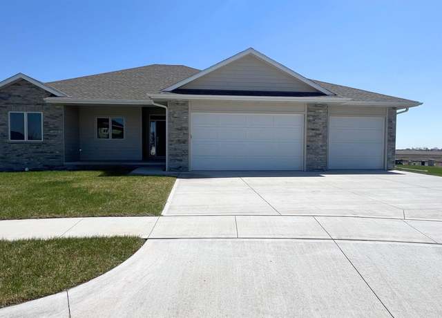 Property at 1020 Lauren Ln, Fremont, NE 68025, 3 beds, 2 baths