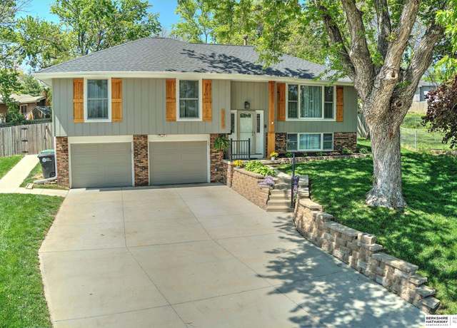 Property at 3256 S 130th Cir, Omaha, NE 68144, 3 beds, 2.5 baths