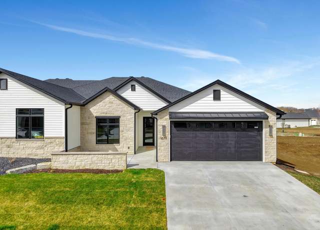 Property at 1619 S 93 St, Lincoln, NE 68520, 4 beds, 3 baths