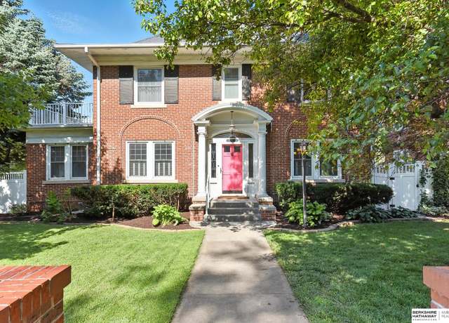 Property at 102 N 54th St, Omaha, NE 68132, 4 beds, 3.5 baths