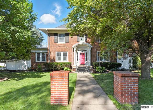 Property at 102 N 54th St, Omaha, NE 68132, 4 beds, 3.5 baths