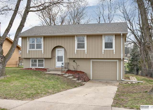 Property at 4815 N 60th Ave, Omaha, NE 68104, 3 beds, 2 baths