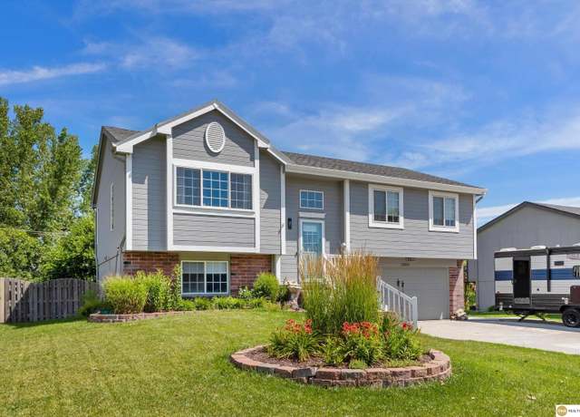 Property at 20108 Gateway Rd, Elkhorn, NE 68022, 3 beds, 2 baths