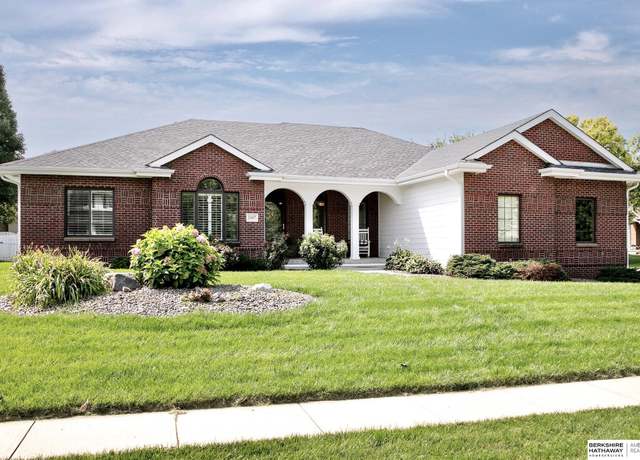 Property at 16087 Sprague St, Omaha, NE 68116, 5 beds, 3.5 baths