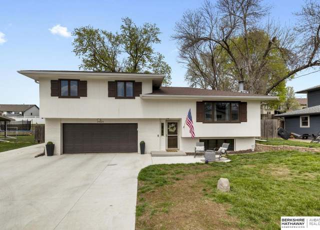 Property at 19824 Beverly Manor Ln, Council Bluffs, IA 51503, 3 beds, 2 baths