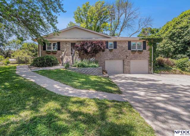Property at 10630 N 190 Ave, Bennington, NE 68007, 4 beds, 3.5 baths