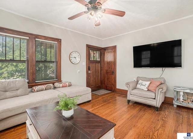 Property at 1007 S 48 St, Omaha, NE 68106, 3 beds, 2 baths