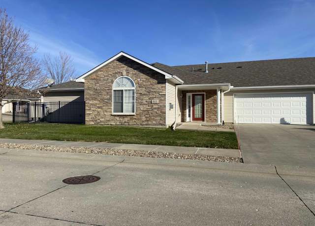 Property at 8615 N 161st Ct, Bennington, NE 68007, 2 beds, 2 baths