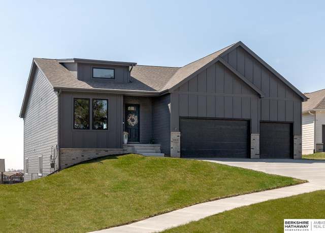 Property at 19105 Devonshire Dr, Gretna, NE 68028, 4 beds, 3 baths