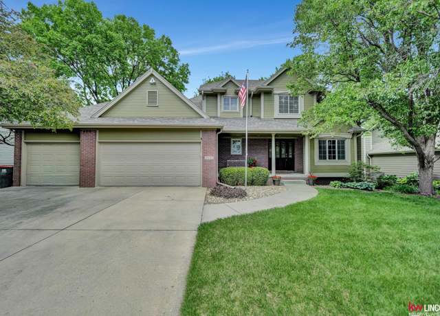 Property at 4630 Eagle Ridge Rd, Lincoln, NE 68516, 5 beds, 3.5 baths