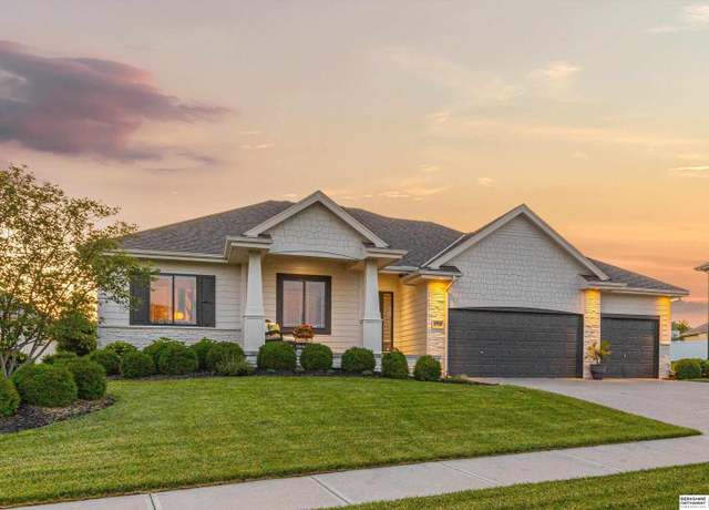 Property at 6726 S 198th St St, Omaha, NE 68135, 4 beds, 3 baths