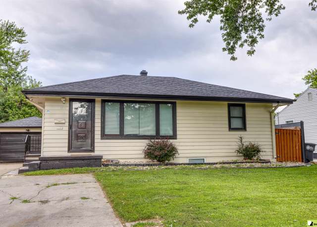Property at 4814 S 50 Ave, Omaha, NE 68117, 3 beds, 2 baths
