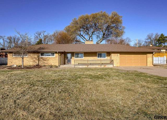Property at 328 N 90 St, Omaha, NE 68114, 5 beds, 2.5 baths