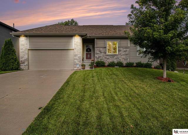 Property at 10402 N 152 Ave, Bennington, NE 68007, 3 beds, 2 baths