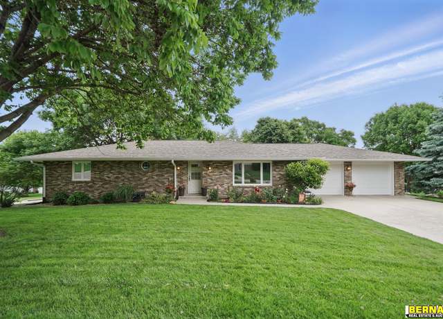Property at 609 Pinewood Dr, Nebraska City, NE 68410, 4 beds, 2.5 baths