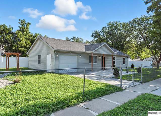Property at 2330 Potter St, Lincoln, NE 68503, 3 beds, 1 bath