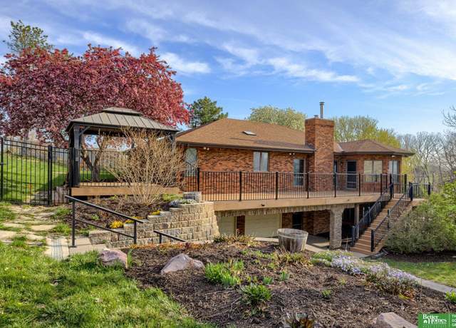 Property at 9404 Valaretta Dr, Gretna, NE 68028, 3 beds, 3.5 baths