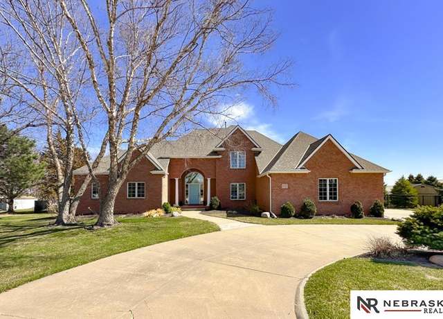 Property at 721 S 210 Cir, Omaha, NE 68022, 5 beds, 4 baths