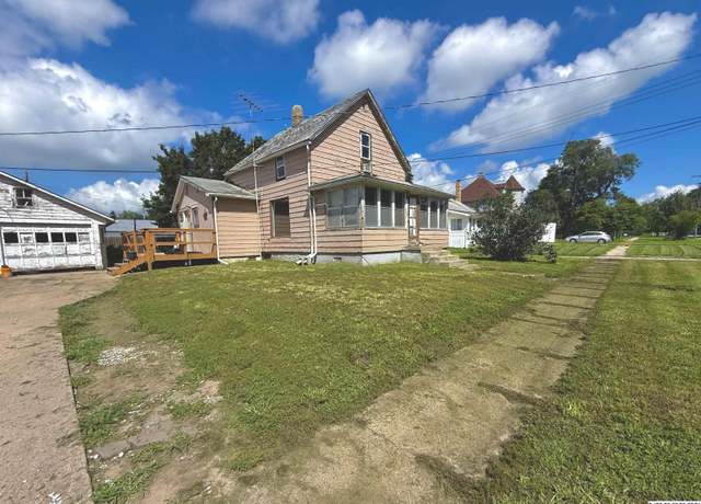 Property at 416 S 12th St, Tekamah, NE 68061, 3 beds, 1 bath