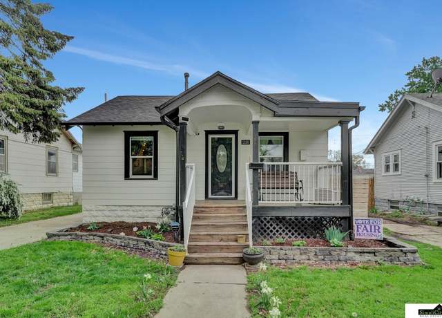 Property at 1336 Chautauqua Ave, Lincoln, NE 68510, 3 beds, 2.5 baths