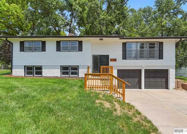 Property at 235 S 118th St, Omaha, NE 68154, 3 beds, 2 baths