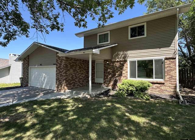 Property at 3144 Stephanos Dr, Lincoln, NE 68516, 3 beds, 3.5 baths