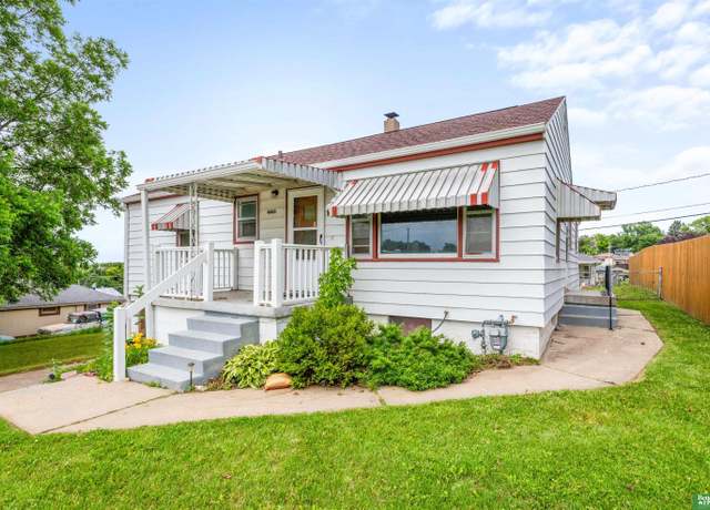 Property at 4460 Hillsdale Ave, Omaha, NE 68107, 3 beds, 2 baths