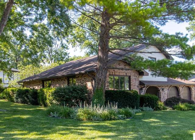 Property at 6500 Applewood Dr, Lincoln, NE 68516, 3 beds, 3 baths