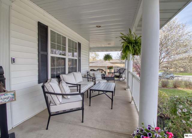 Property at 19630 Ridgeway Rd, Plattsmouth, NE 68048, 4 beds, 3.5 baths