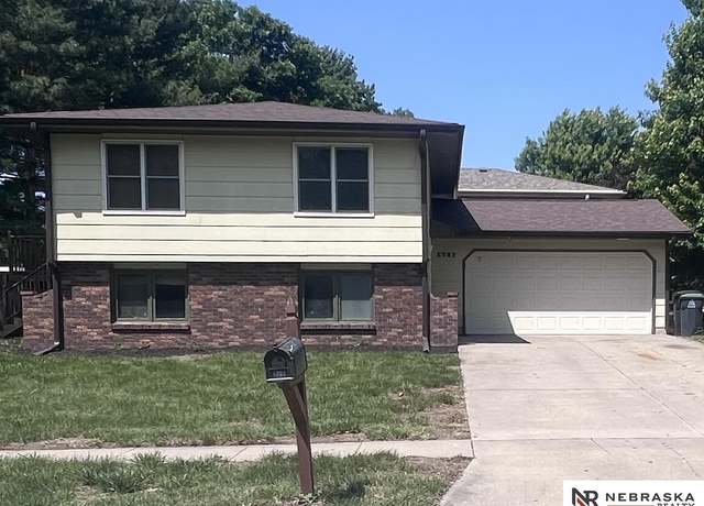 Property at 5721 NW 5th St, Lincoln, NE 68521, 4 beds, 2 baths