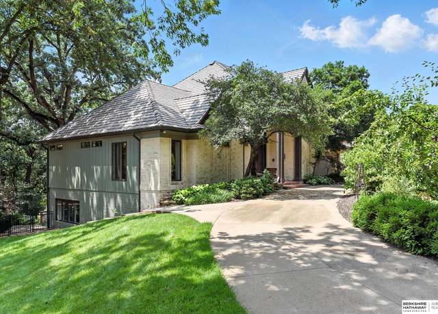 Property at 9627 Oak Cir, Omaha, NE 68124, 4 beds, 4 baths
