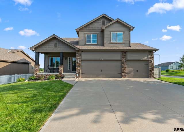Property at 19811 L St, Omaha, NE 68135, 5 beds, 3.5 baths