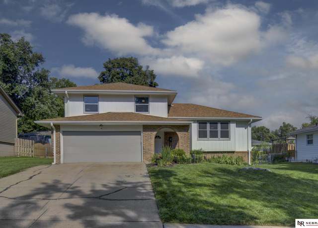 Property at 5324 S 104th Ave, Omaha, NE 68127, 3 beds, 2.5 baths