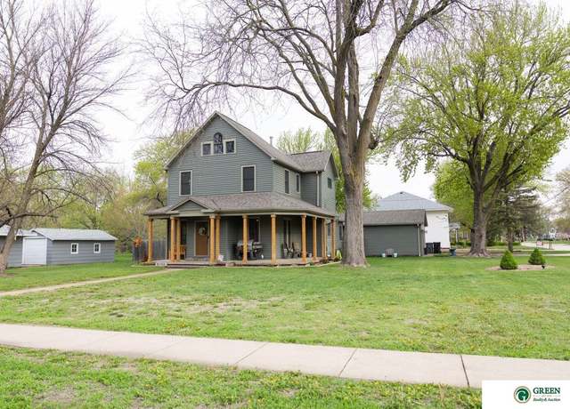 Property at 223 E 19th St, York, NE 68467, 4 beds, 2 baths