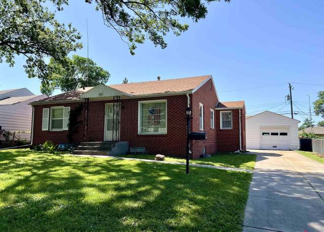 Property at 4301 Mohawk St, Lincoln, NE 68510, 3 beds, 2 baths