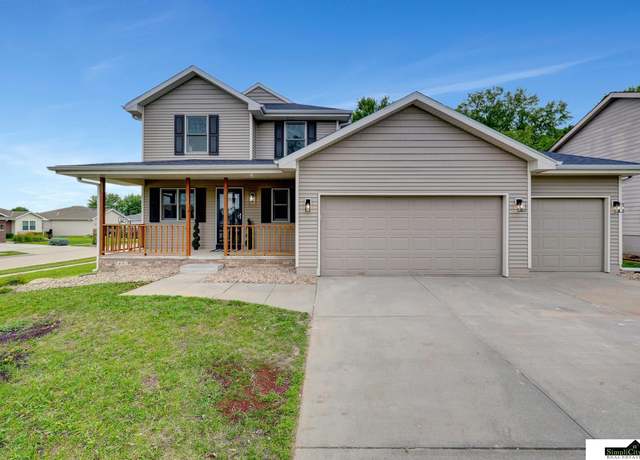 Property at 7441 S 19th St, Lincoln, NE 68512, 3 beds, 2.5 baths