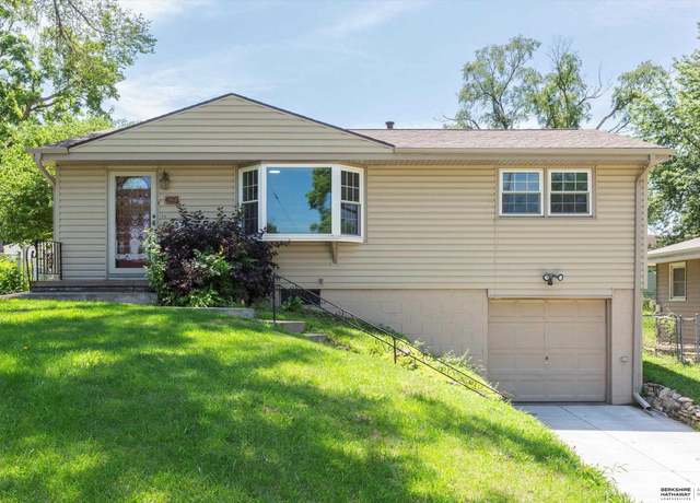 Property at 4525 Fort St, Omaha, NE 68104, 3 beds, 2 baths