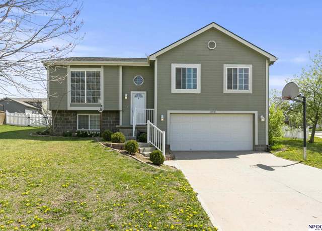 Property at 10903 Lewis And Clark Rd, Bellevue, NE 68123, 3 beds, 2 baths