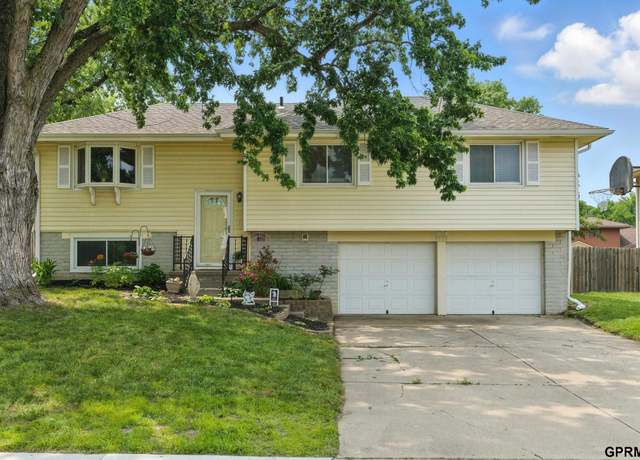 Property at 6512 S 136 St, Omaha, NE 68137, 3 beds, 2 baths