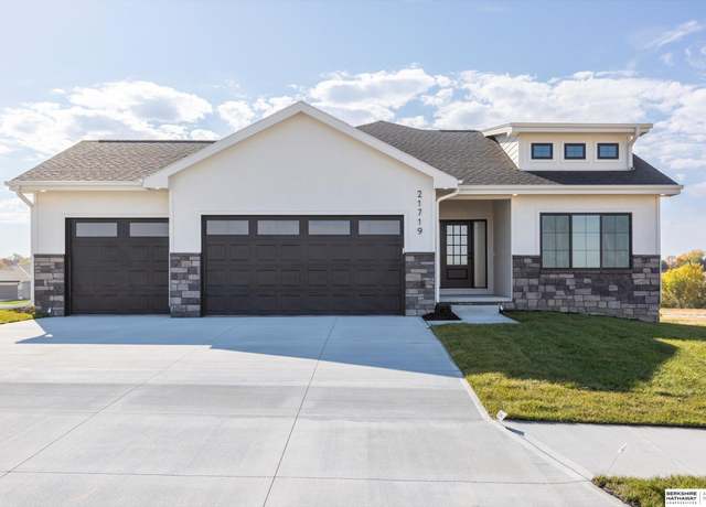 Property at 11052 N 173rd St, Bennington, NE 68007, 5 beds, 4 baths