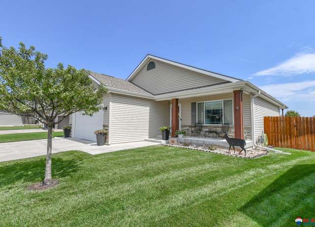 Property at 6822 Mimosa Ln, Lincoln, NE 68521, 4 beds, 3 baths