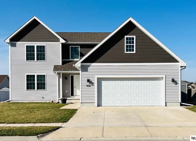 Property at 430 3rd St, Columbus, NE 68601, 3 beds, 2.5 baths