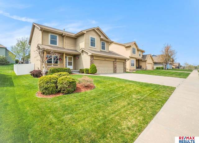 Property at 2514 N 167 St, Omaha, NE 68116, 4 beds, 2.5 baths