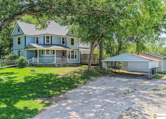 Property at 825 Palmer Ave, Oakland, IA 51560, 4 beds, 2 baths
