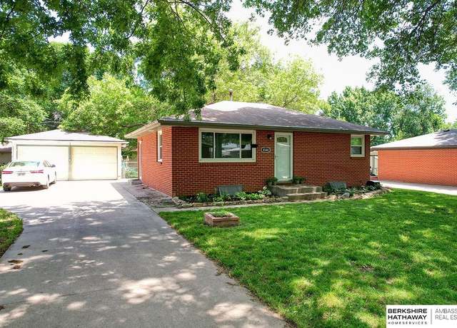 Property at 4544 S 45th St, Lincoln, NE 68516, 2 beds, 2 baths