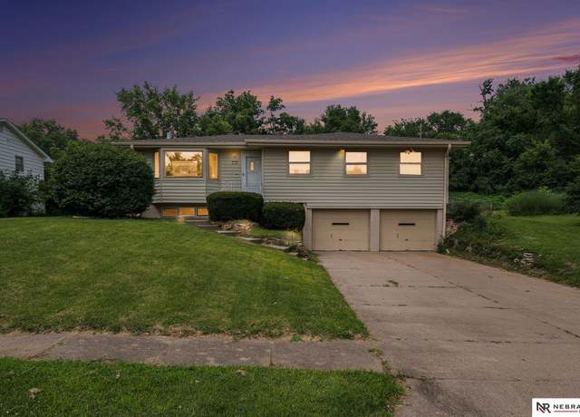 Property at 7716 Manderson Cir, Omaha, NE 68134, 4 beds, 2.5 baths