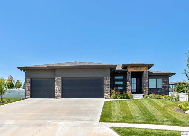 Property at 10514 S 103rd St, Papillion, NE 68046, 5 beds, 3 baths
